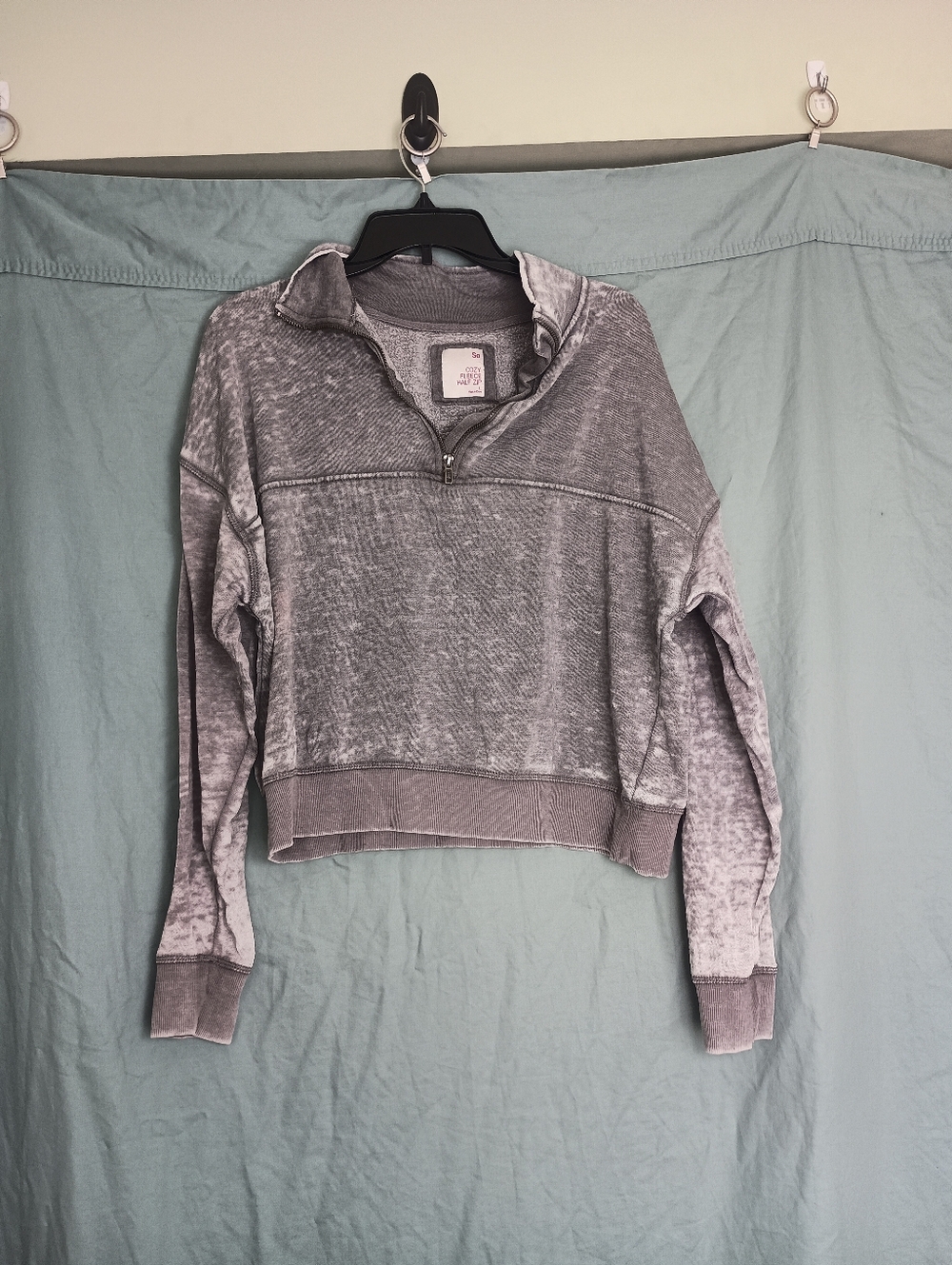 🎉 3 Items/$15 🎉 Faded Look Gray Quarter-Zip Women's Sweater